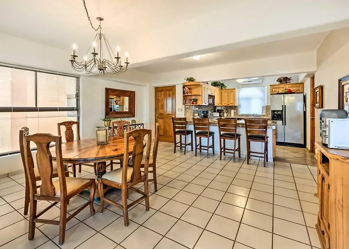 Casa vacanze Chic Getaway < 2 Miles To Beaches!