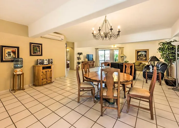 Casa vacanze Chic Getaway < 2 Miles To Beaches! *