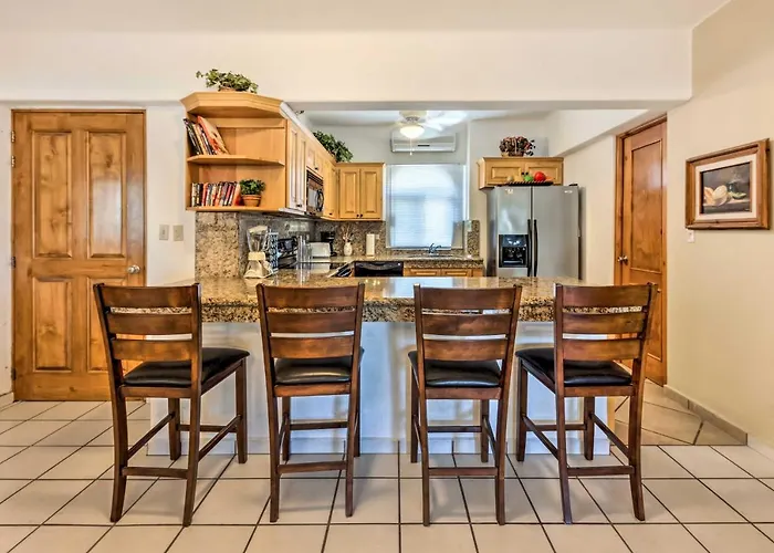 Casa vacanze Chic Getaway < 2 Miles To Beaches!